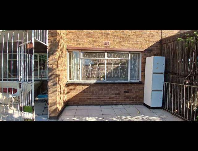 2 BEDROOM FLAT FOR SALE IN VEREENIGING CENTRAL